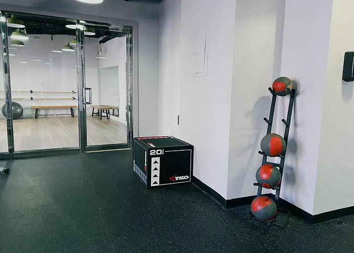 Modern Condo Dwntn Hartord Xl Center Gym